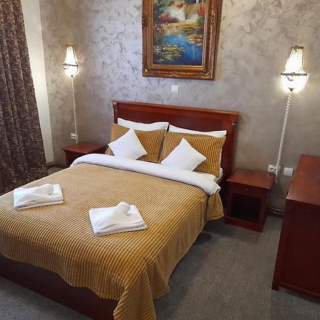 Pensiunea Crown Royal Alba Iulia Exterior foto