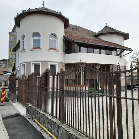 Pensiunea Crown Royal Alba Iulia Exterior foto