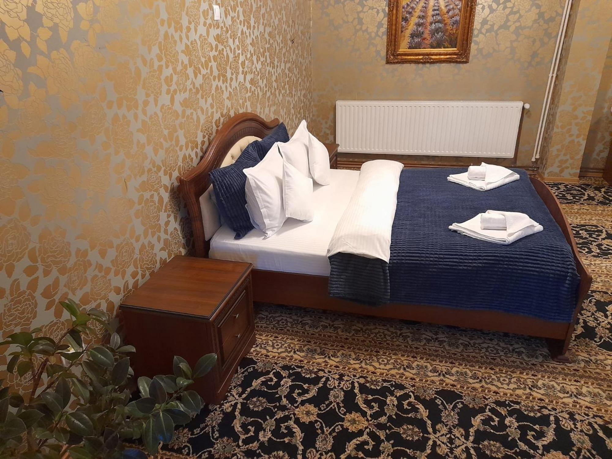 Pensiunea Crown Royal Alba Iulia Exterior foto