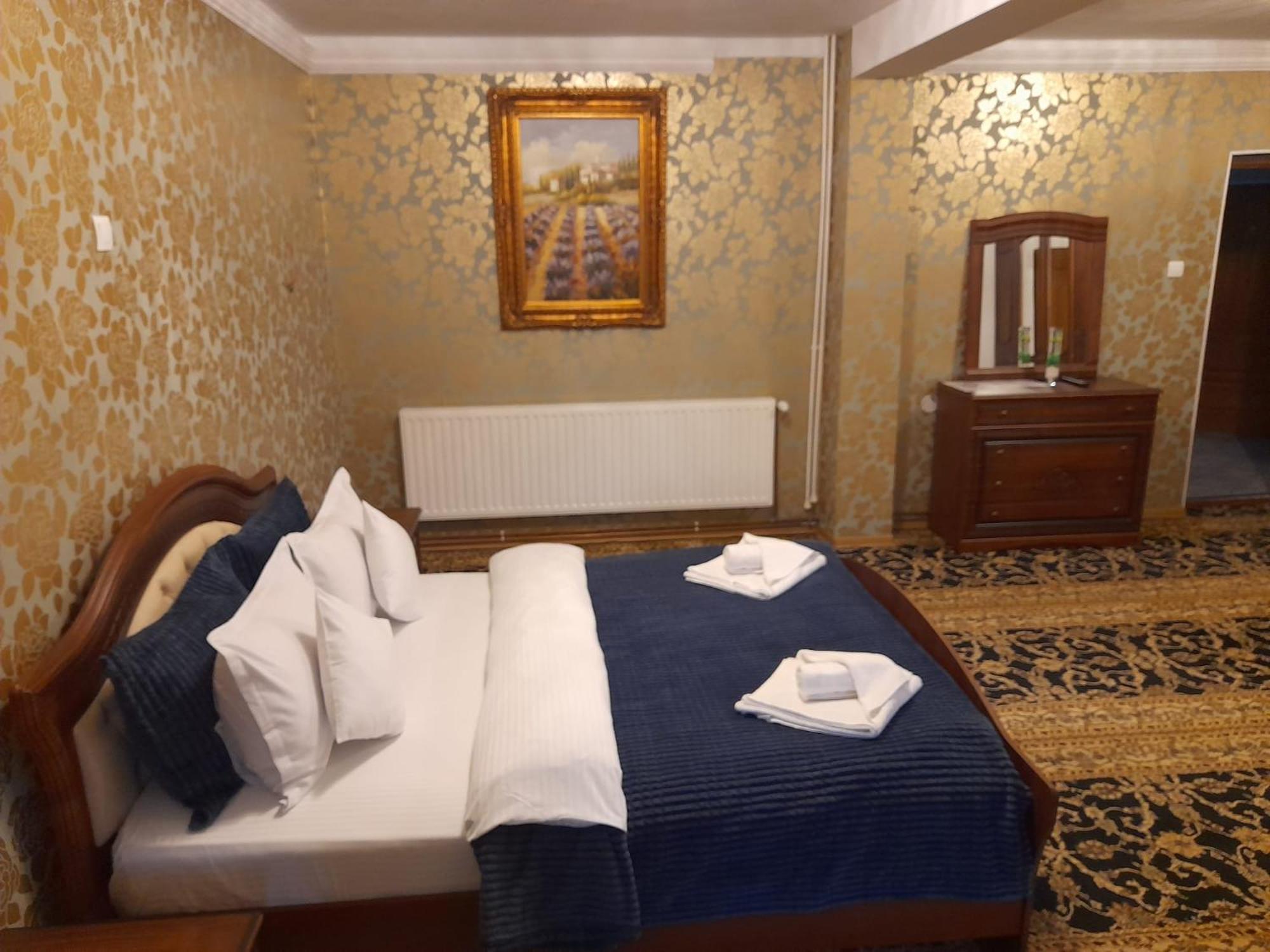 Pensiunea Crown Royal Alba Iulia Exterior foto